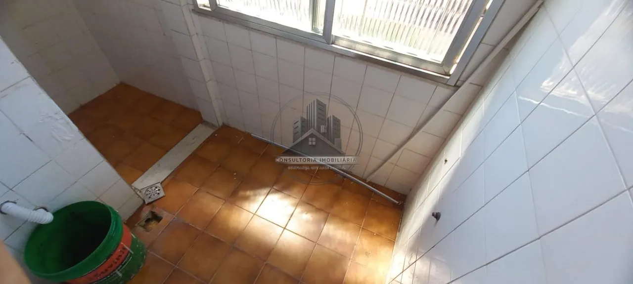 Apartment with 2 bedrooms and a glass shower enclosure — photo 20