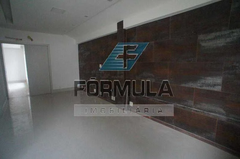 4-bedroom house with a bathtub — photo 19