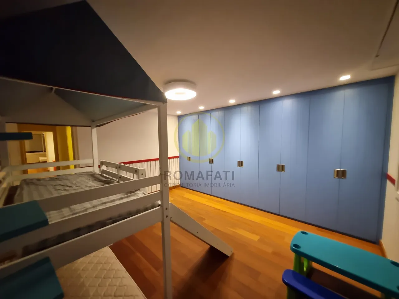 300 m² apartment with 3 bedrooms and an open-plan kitchen — photo 20