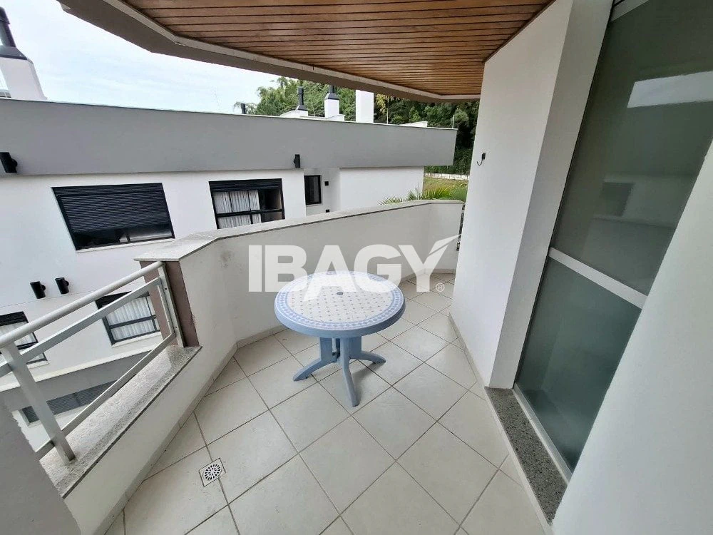 One-bedroom apartment with a water view — photo 10
