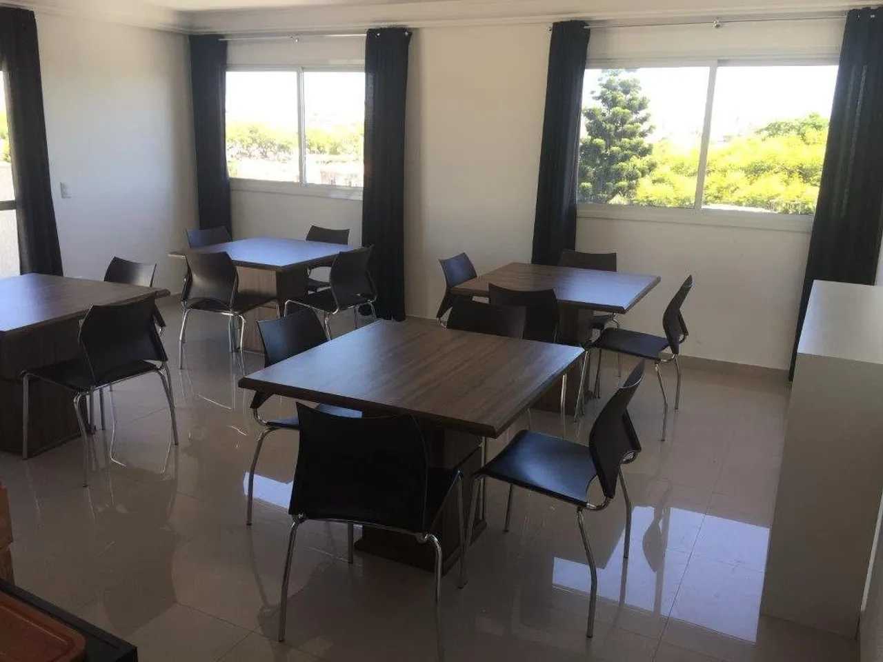 Estudio amueblado con armarios empotrados y plaza — photo 15