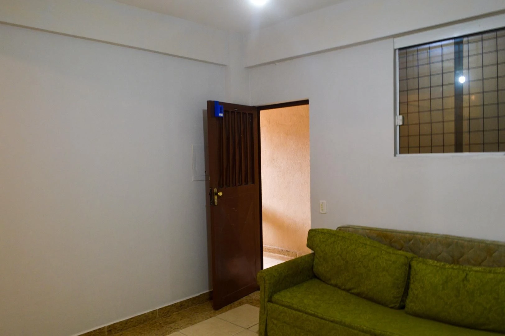 1-bedroom apartment with 1 bathroom and a small kitchenette — photo 6