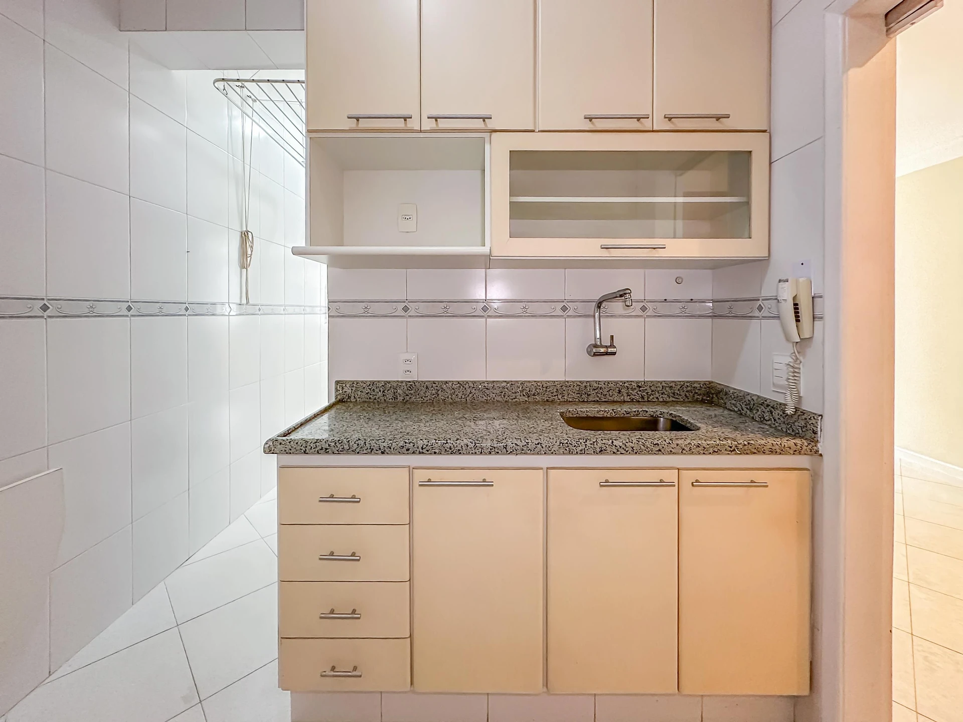 2-bedroom apartment with a glass-enclosed balcony — photo 8
