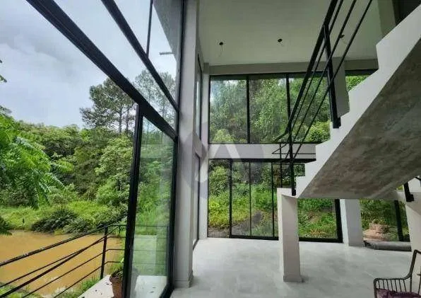 3-bedroom house 410 m² with 6 parking spots and 3 levels — photo 2