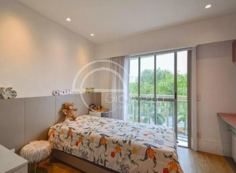 Furnished apartment with 4 en-suite bedrooms — photo 12