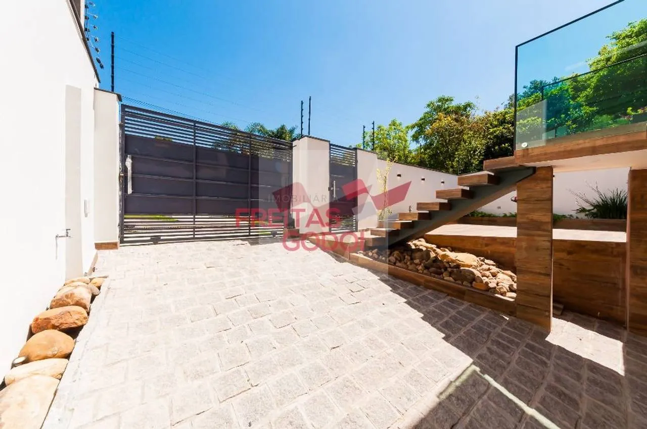 2-bedroom house with floor-to-ceiling windows in Curitiba — photo 16