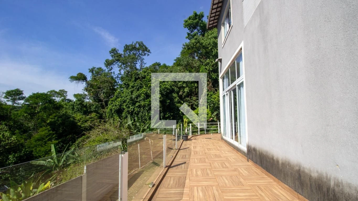 Furnished house with 5 bedrooms and 6 parking spaces — photo 4