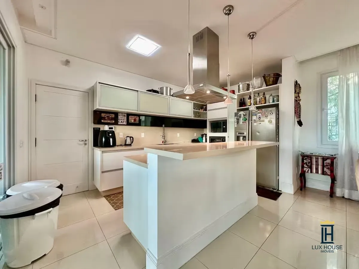 6-bedroom house with a bathtub in Florianópolis — photo 22