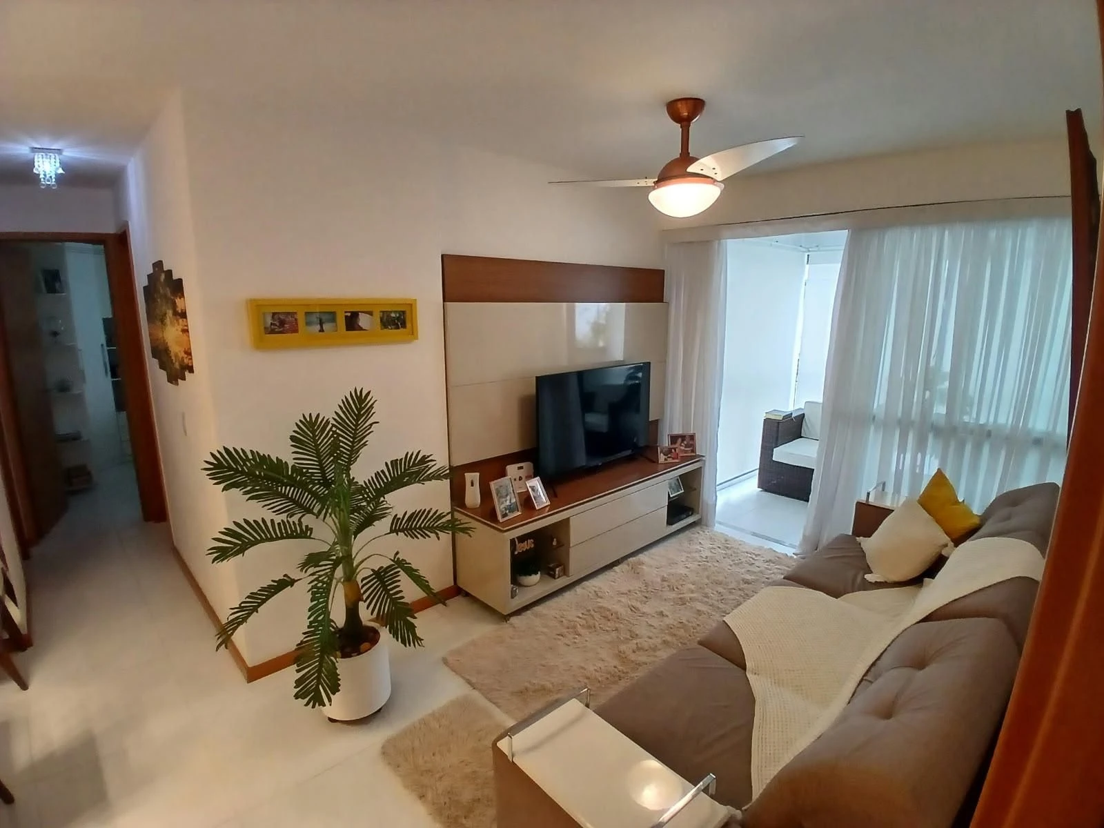 3-bedroom apartment with floor-to-ceiling windows