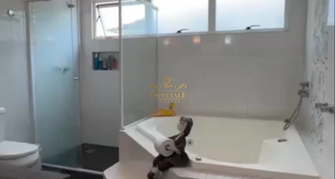 Furnished house, 401 m², with a glass-enclosed balcony — photo 10
