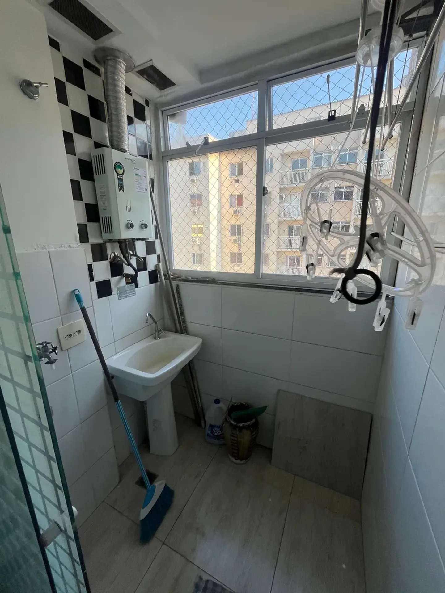 2-bedroom apartment in a building with a gym — photo 15