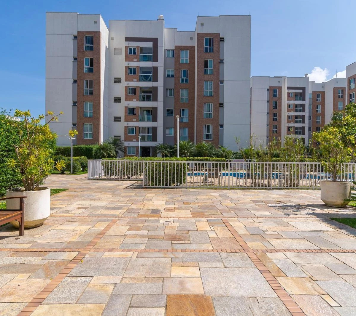 3-bedroom apartment with a grill on the balcony — photo 30