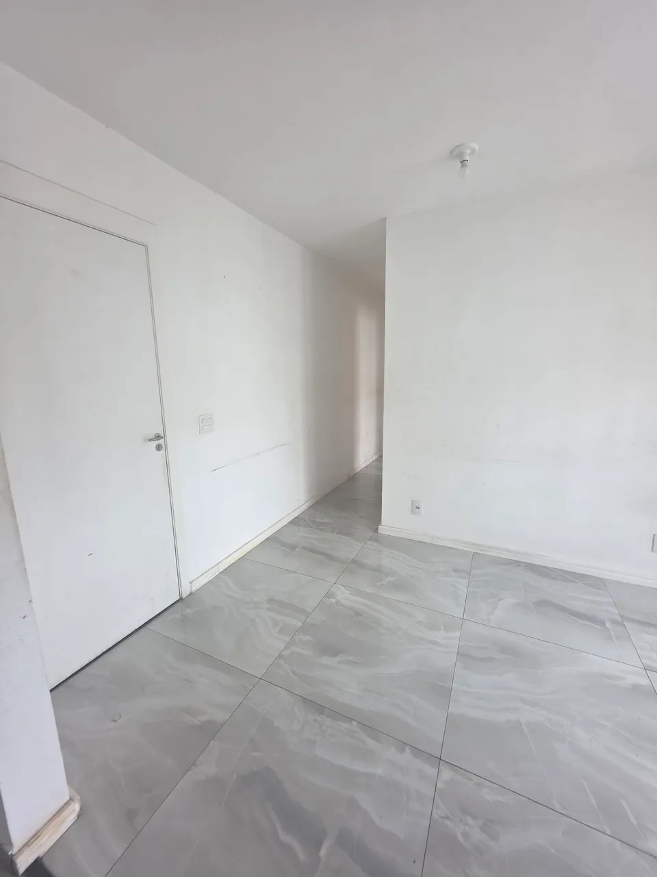 2-bedroom apartment in a building with a gym — photo 11