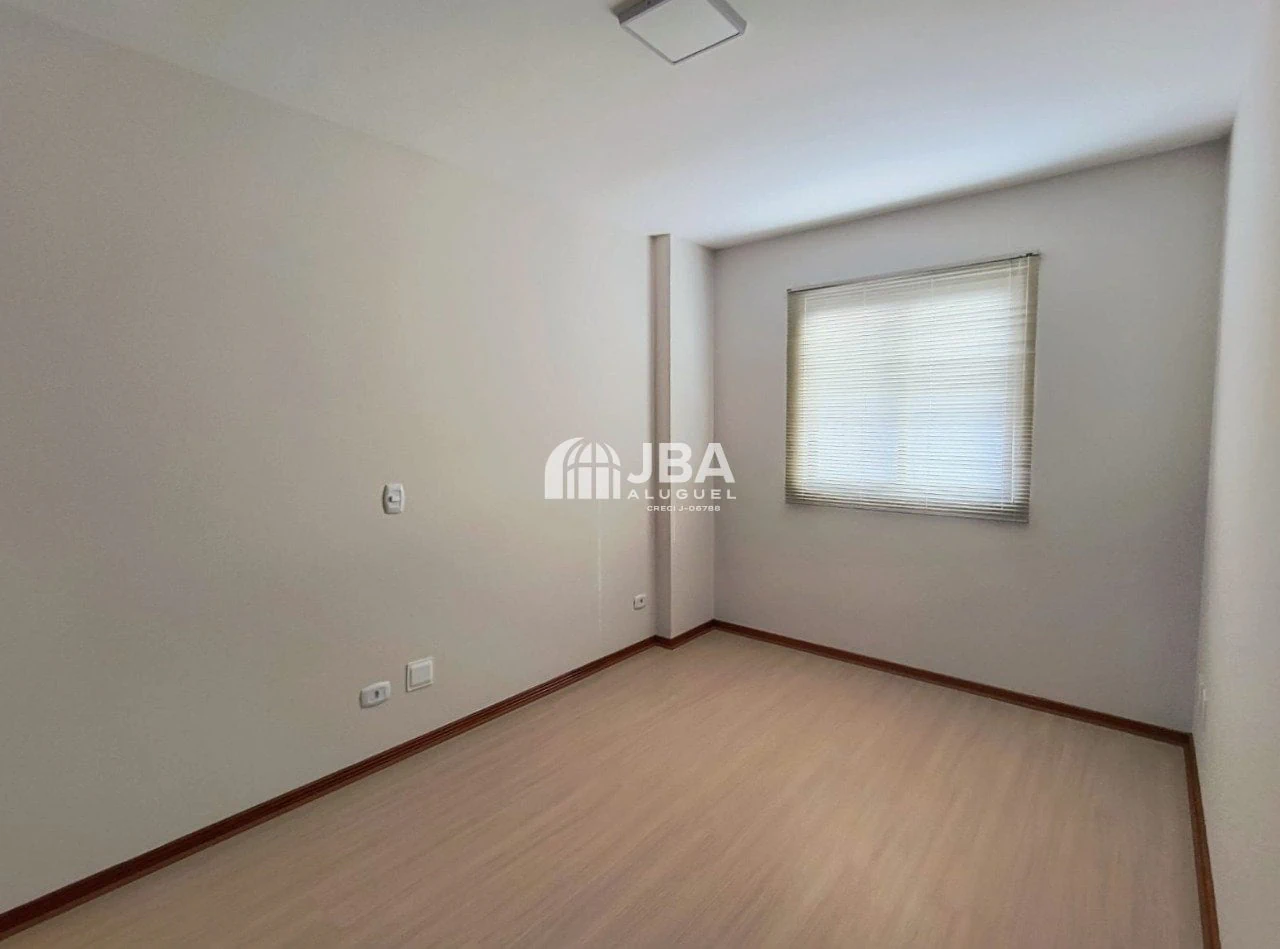 Departamento de 2 dormitorios con piso de madera o laminado — photo 4