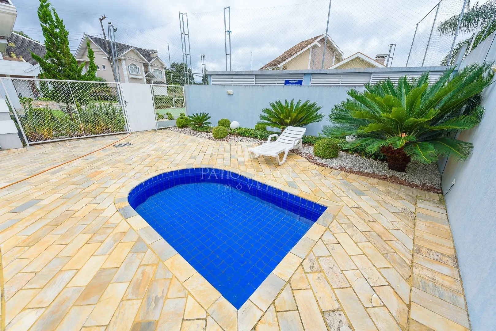 Furnished house, 305 m², with a bathtub — photo 84