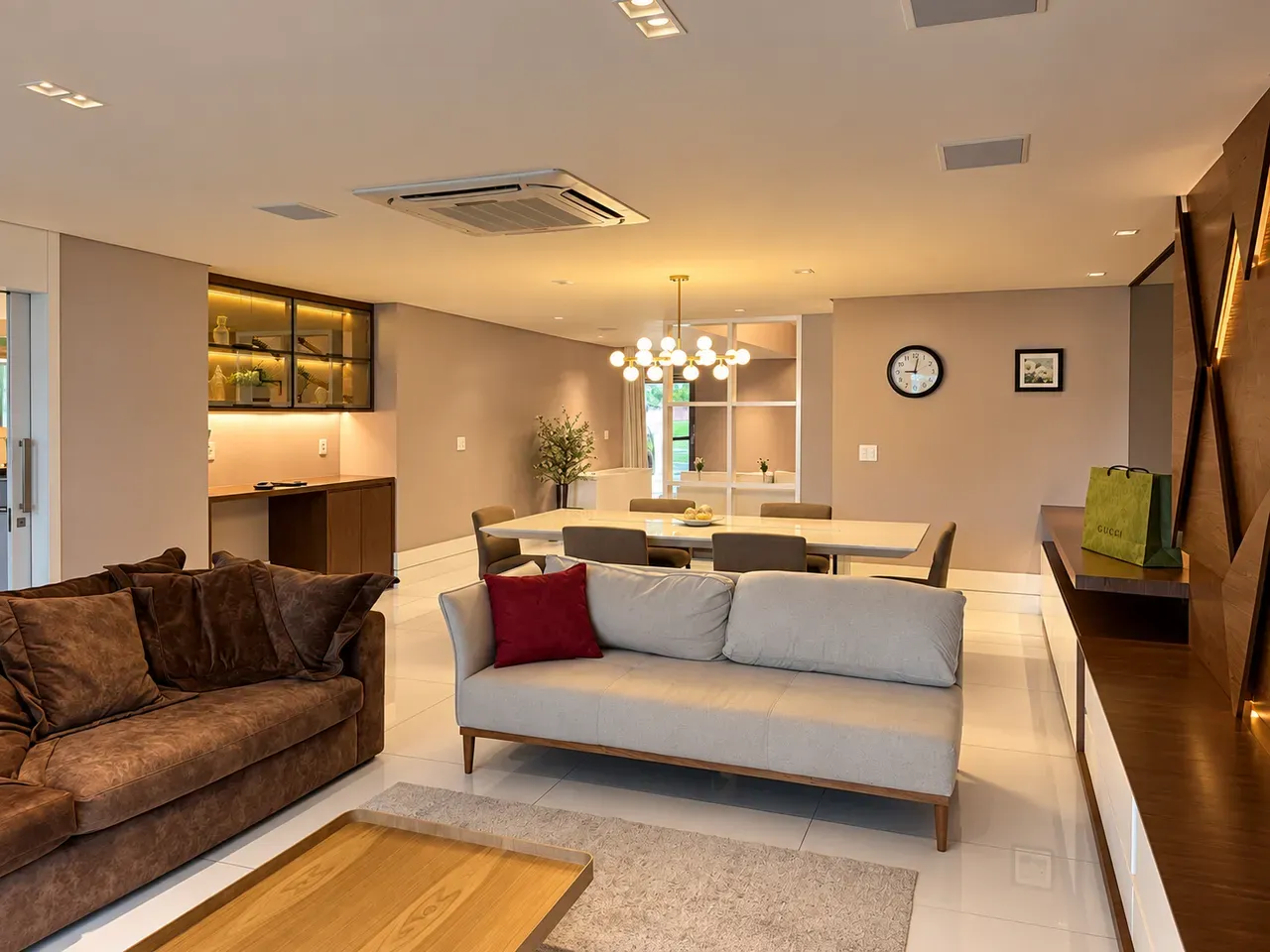 Furnished house, 980 m², with floor-to-ceiling windows — photo 19