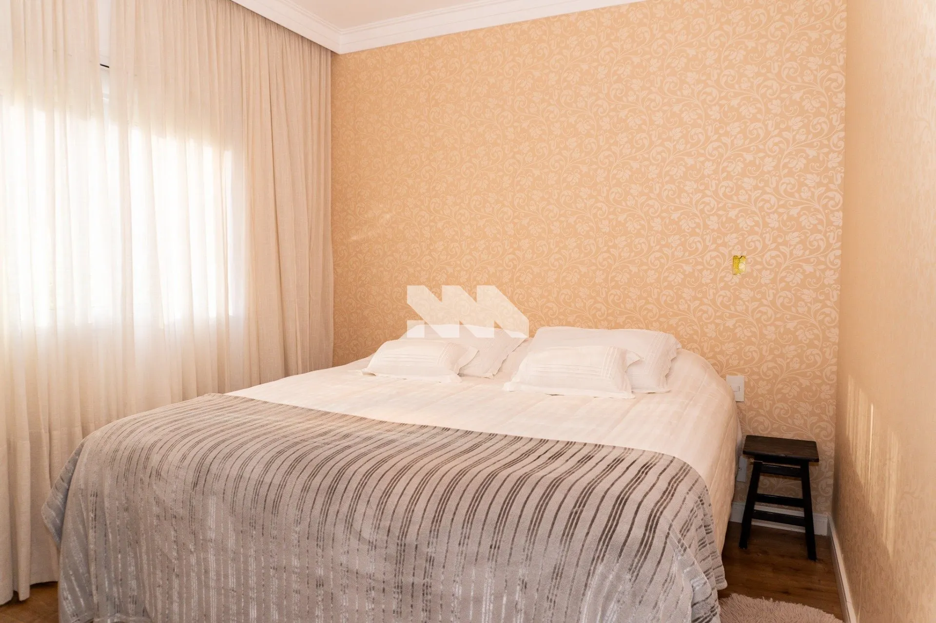Semi-furnished apartment with 3 bedrooms and balcony grill — photo 40