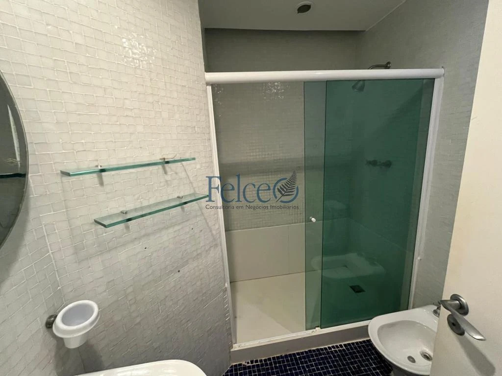 Penthouse apartment with 4 en-suite suites — photo 8