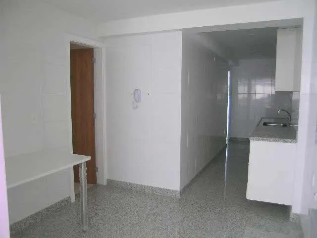 Apartment with 3 bedrooms and 5 bathrooms, closed kitchen — photo 11