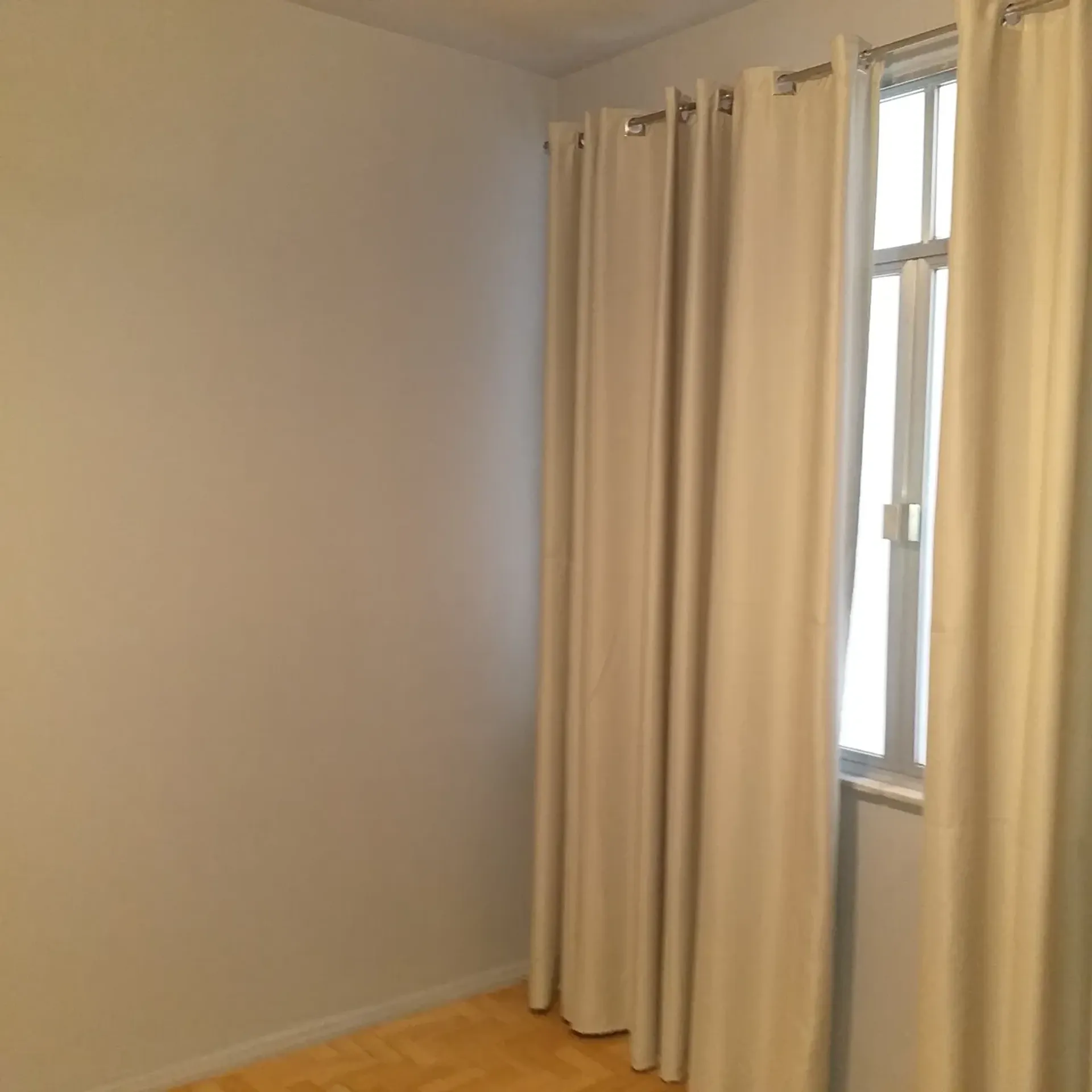 2-bedroom apartment with 3 bathrooms and glass shower — photo 21