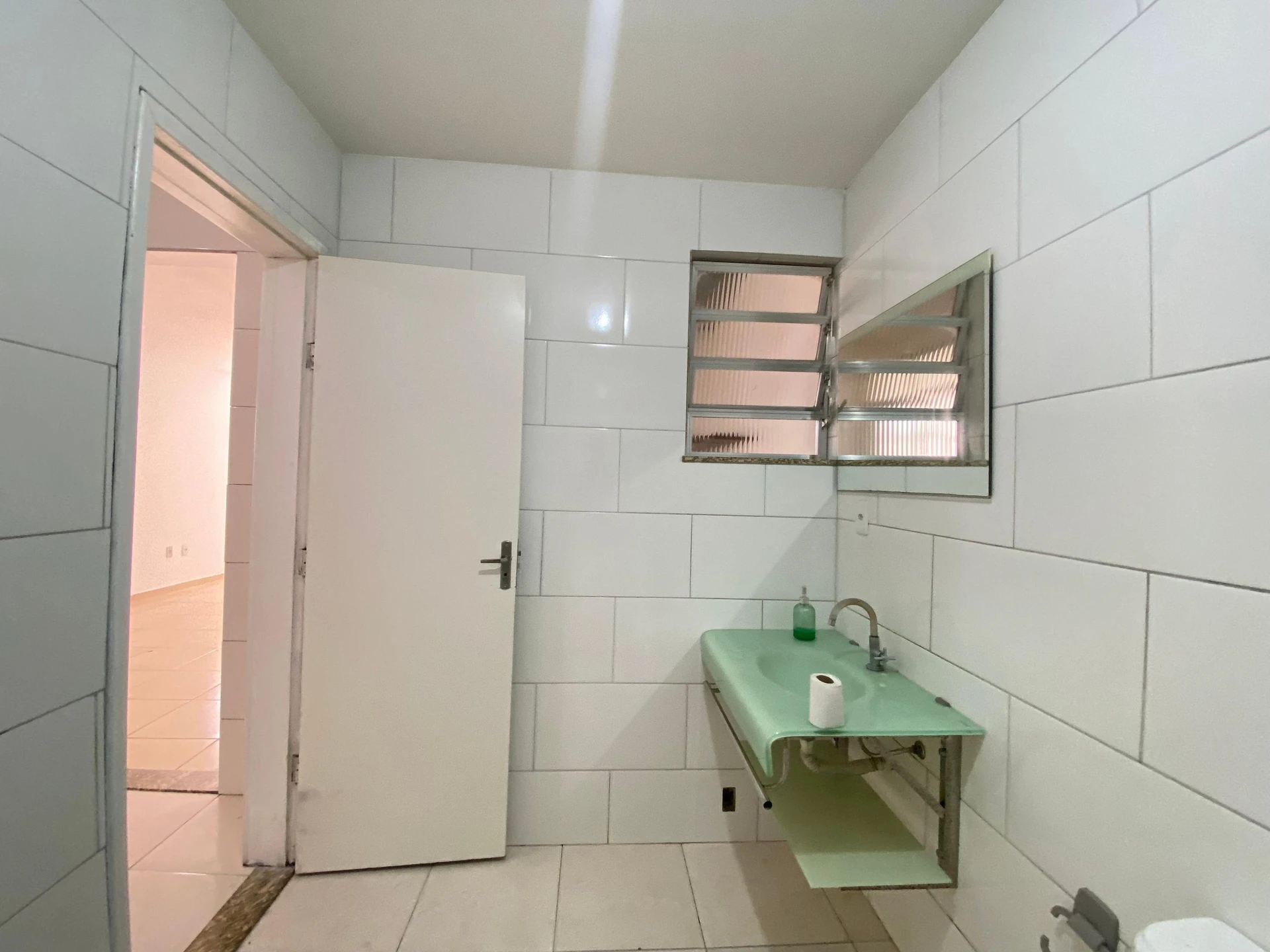 House with 2 bedrooms and a glass-enclosed shower — photo 34