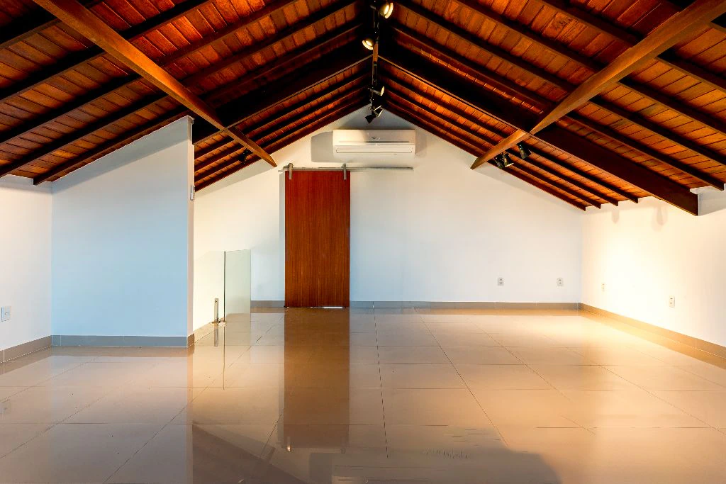 680 m² house with 4 en-suite bedrooms and 7 bathrooms — photo 16