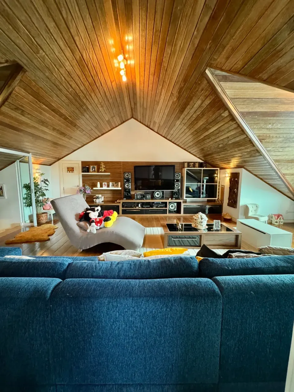House with glassed-in balcony, 5 bedrooms and 5 baths — photo 2