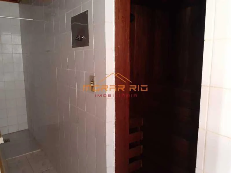 4-bedroom apartment in a building with a sauna — photo 9