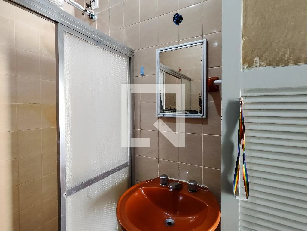 1-bedroom apartment with a gas stove kitchenette — photo 37
