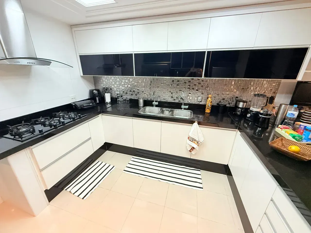 Apartamento mobiliado com 4 quartos e 5 banheiros, 233 m² — photo 2