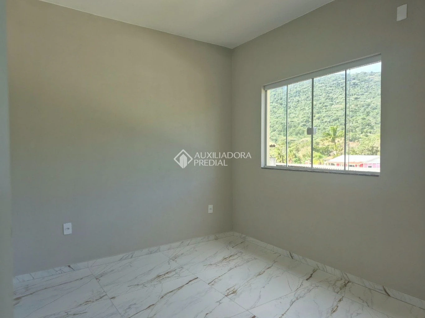 Mountain view in a one-bedroom apartment, 35 m² — photo 2