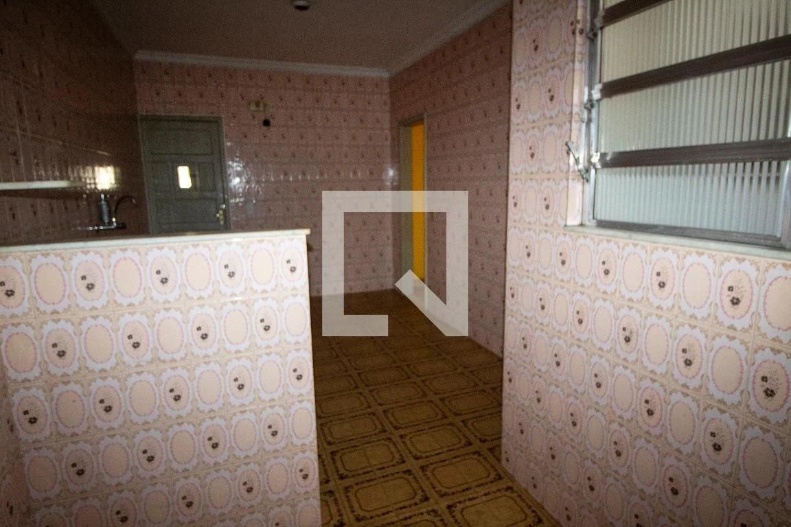Unfurnished 2-bedroom apartment with a glass shower — photo 14