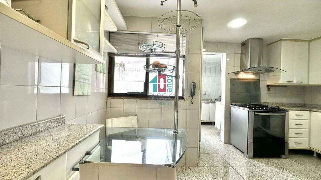 Furnished 3-bedroom apartment with balcony and 3 parking — photo 28