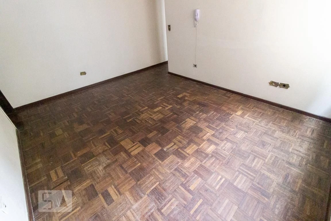 Квартира з 2 спальнями та дерев'яною підлогою або ламінатом — photo 12