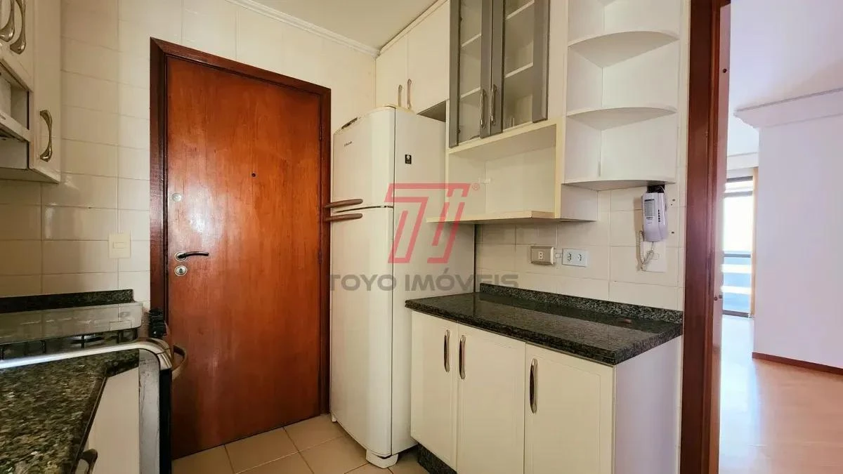 3-bedroom apartment with a bathtub in Curitiba — photo 23