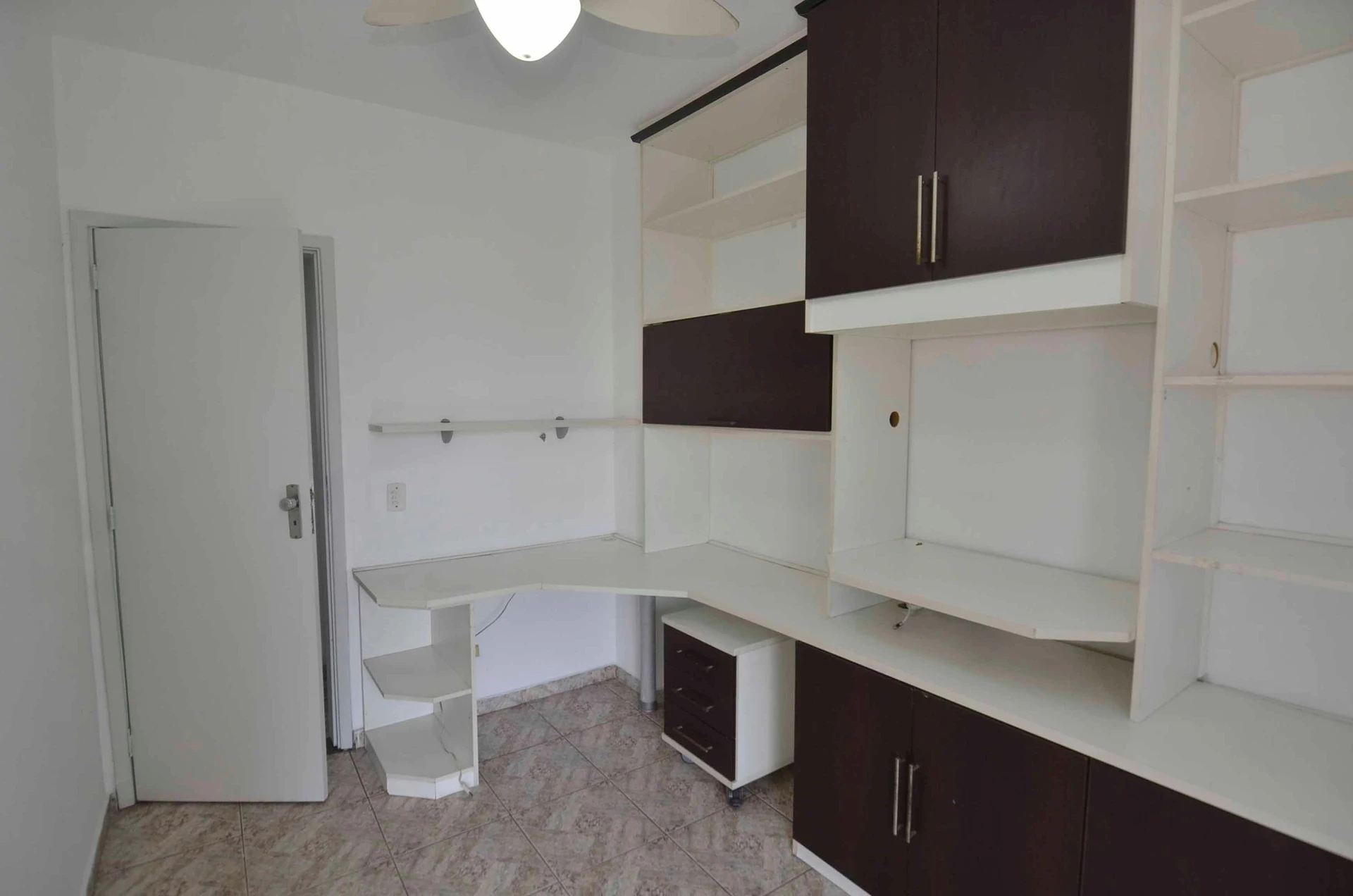 3-bedroom apartment with a mountain view in Rio de Janeiro — photo 33