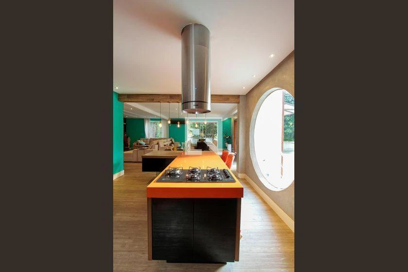 Furnished house with 4 bedrooms and an open-plan kitchen — photo 23