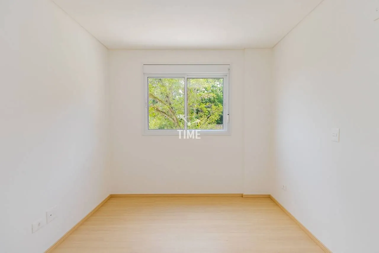Balcony with a grill in a 3-bedroom apartment, 107 m² — photo 28
