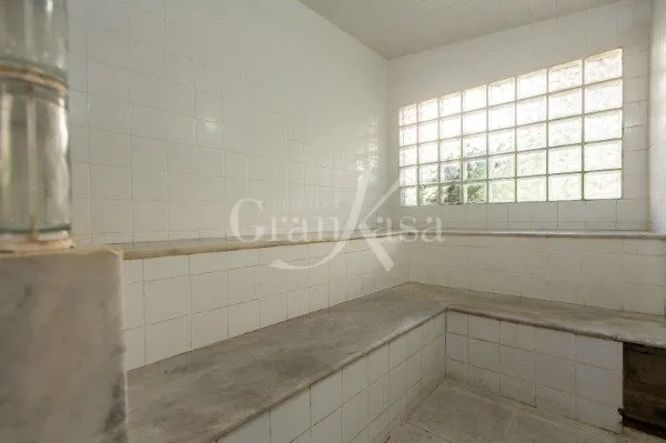 One-bedroom apartment in a building with a sauna — photo 23