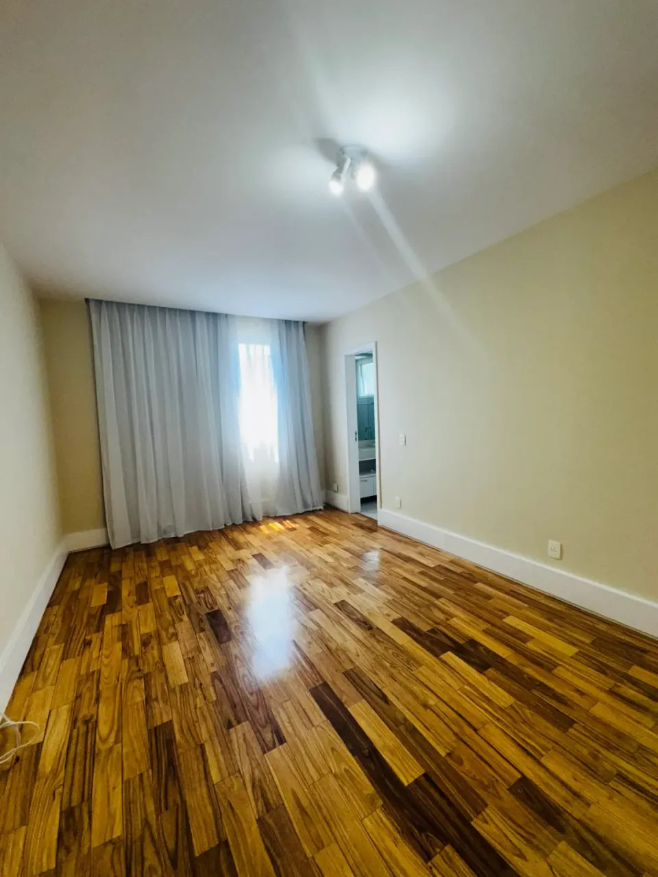 Unfurnished apartment with 4 bedrooms and 5 bathrooms — photo 5