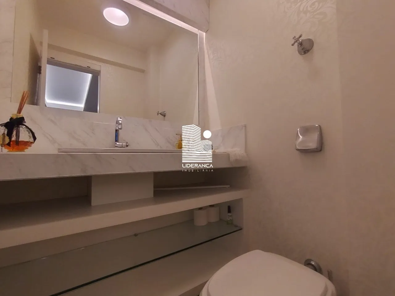 3-bedroom apartment with a walk-in closet in Florianópolis — photo 19