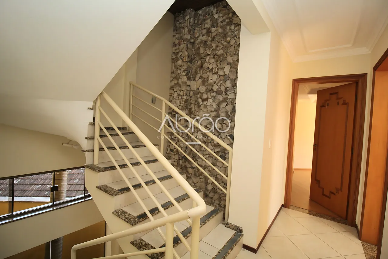 Commercial house with 5 bedrooms and 528 m², integrated kitchen — photo 18