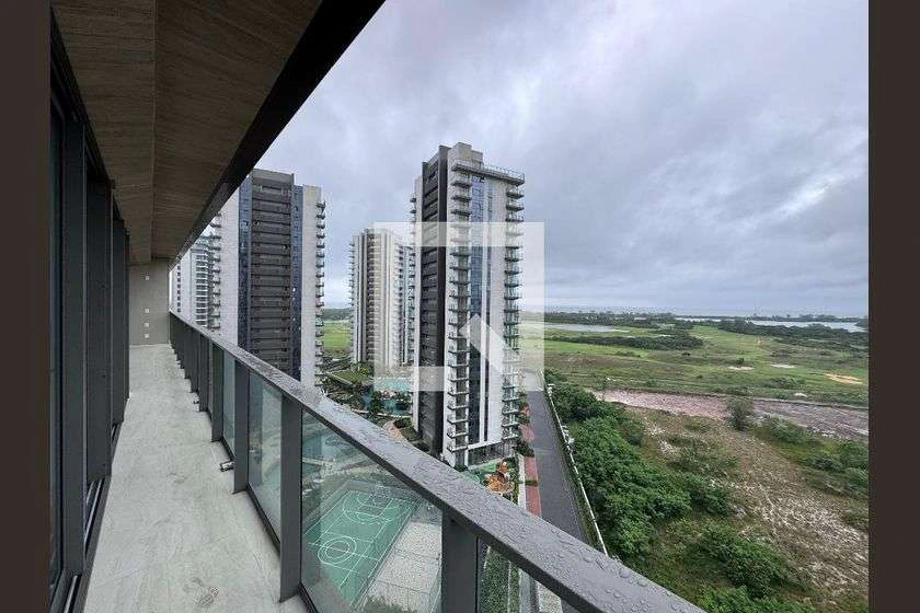Apartment with 4 en-suite bedrooms and floor-to-ceiling windows — photo 9
