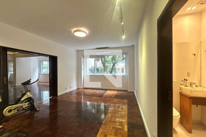 Unfurnished 260 m² apartment with 4 en-suite bedrooms — photo 22