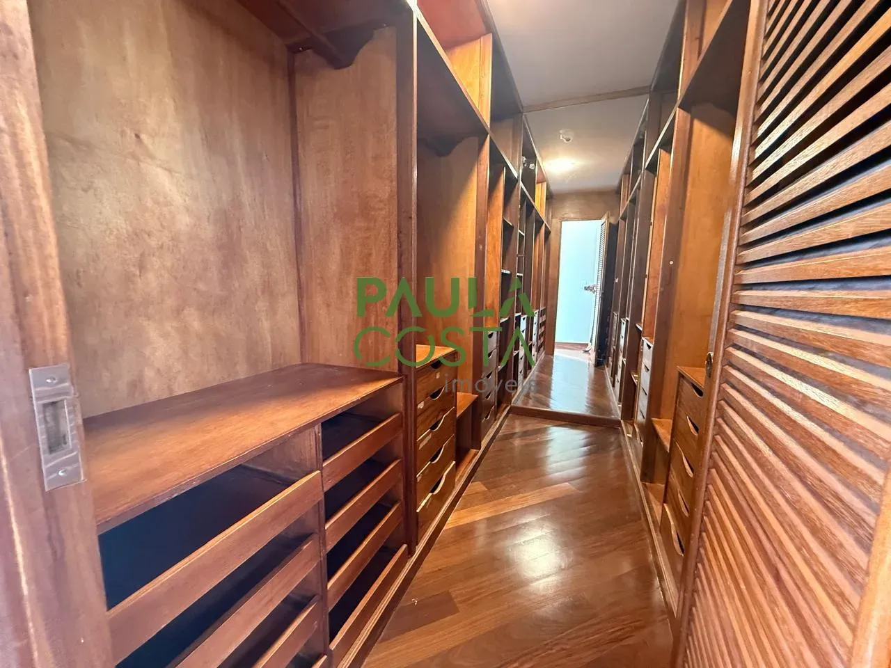 Top-floor apartment with 5 bedrooms and 5 bathrooms plus balcony grill — photo 20