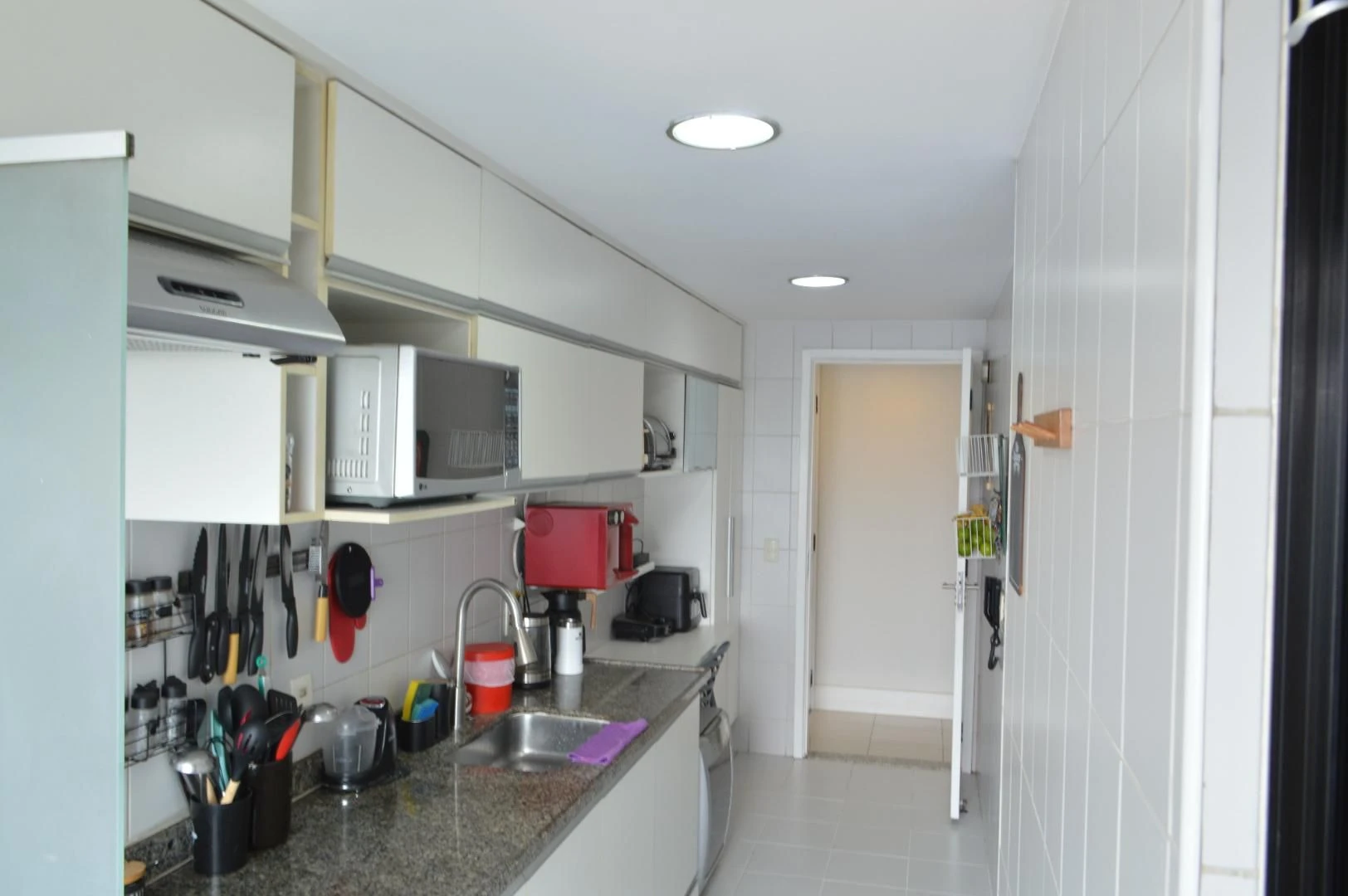 Glass-enclosed balcony in a 3-bedroom apartment, 85 m² — photo 24