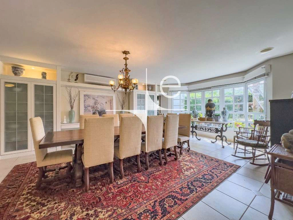 House with 5 bedrooms and a private garden pool — photo 5