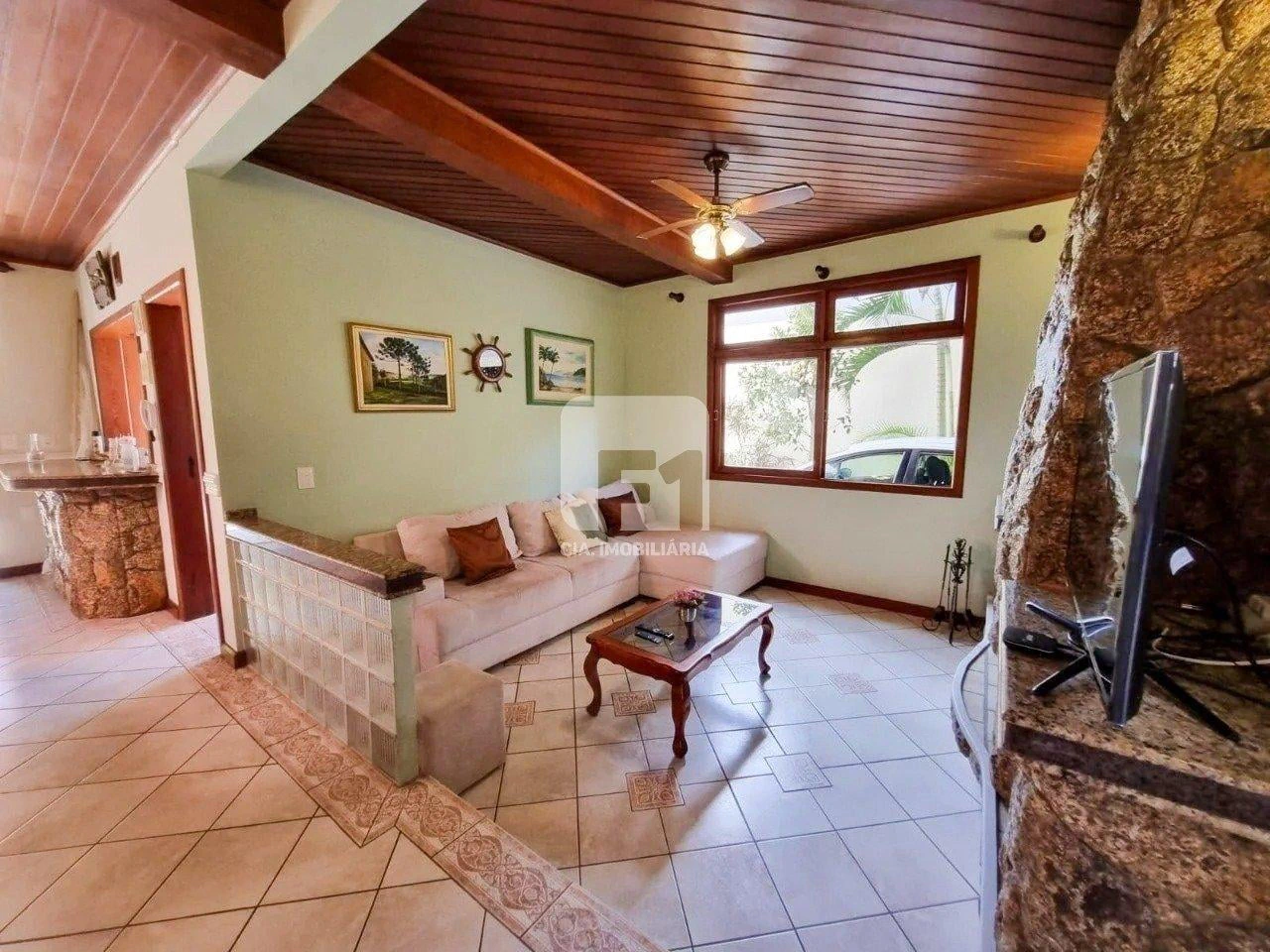 Casa de 5 dormitorios con balcón cerrado con vidrio — photo 12