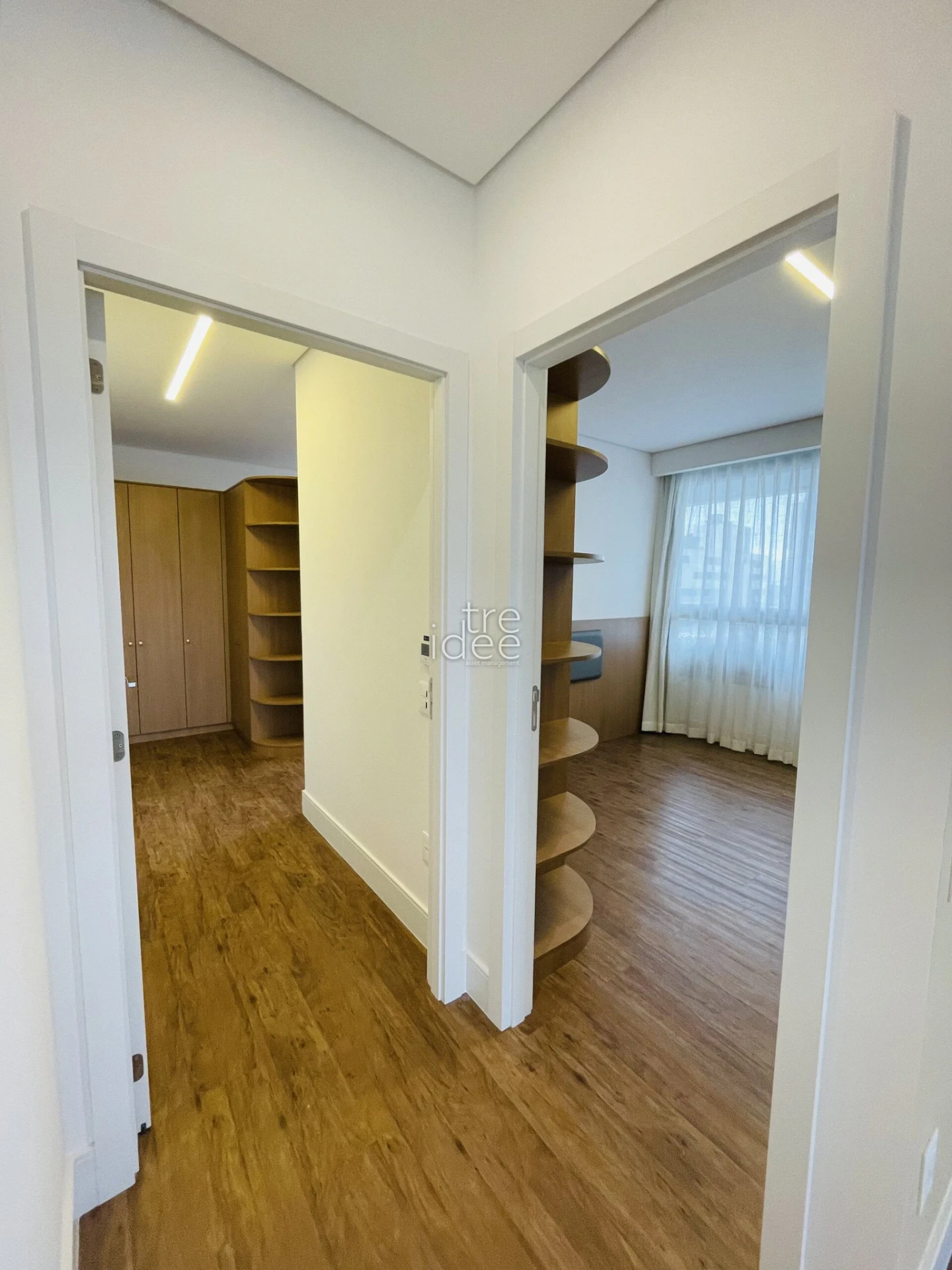 Furnished apartment, 80 m², with floor-to-ceiling windows — photo 26