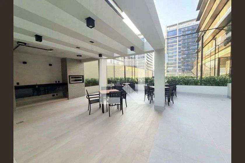 Apartamento de 2 quartos com varanda de vidro 146 m² — photo 5